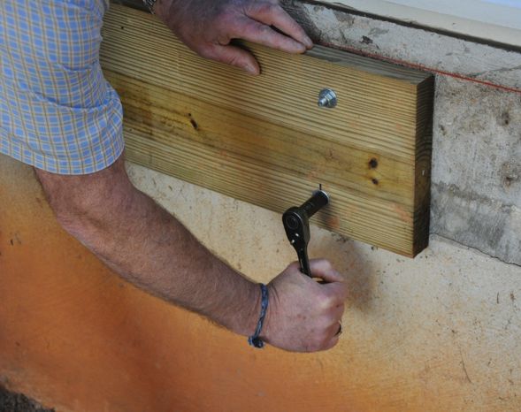 Tighten the bolts carefully